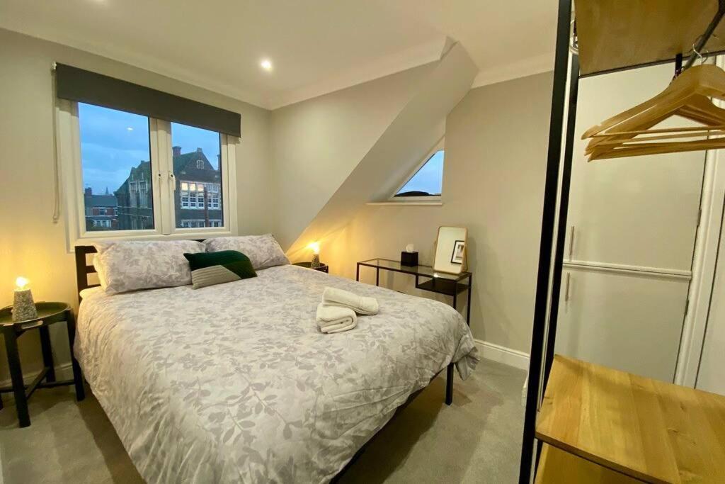 Stylish Two Bedroom Apartment Near Victoria Park カーディフ エクステリア 写真